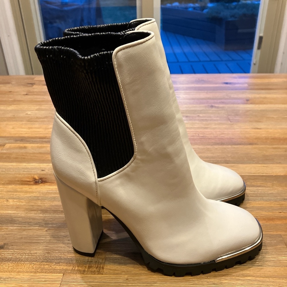 BCBG Generation size 9.5 white slip on Leah boot‎